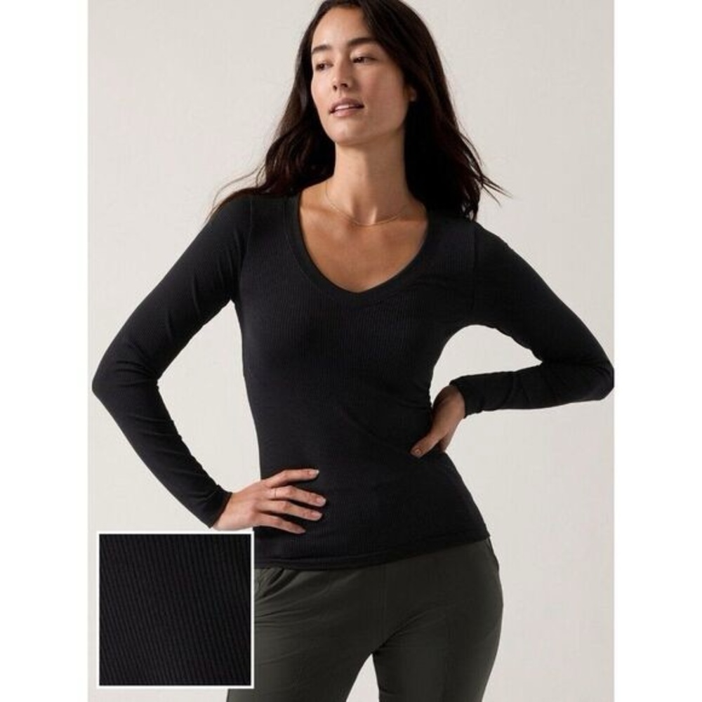 Athleta Renew Seamless V-Neck Top in Black Size Small